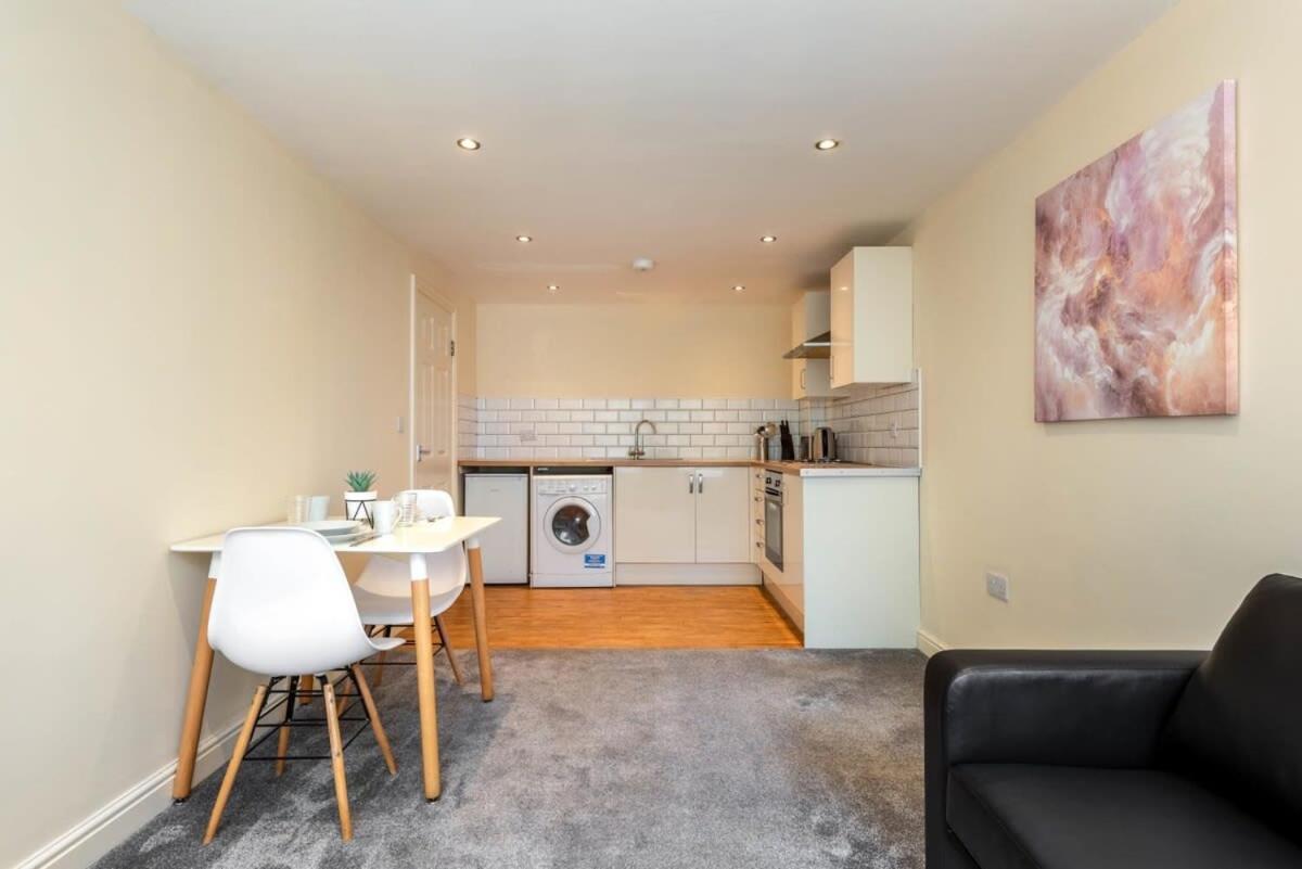 Bright 1 Bedroom Budget Flat In Central Pontefract Luaran gambar